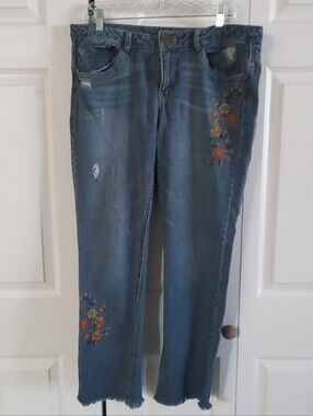 DEMOCRACY FLEX ELLENT. SZ 12 STRAIGHT LEG FLORAL EMBROIDERED. LIGHT WASH Distres